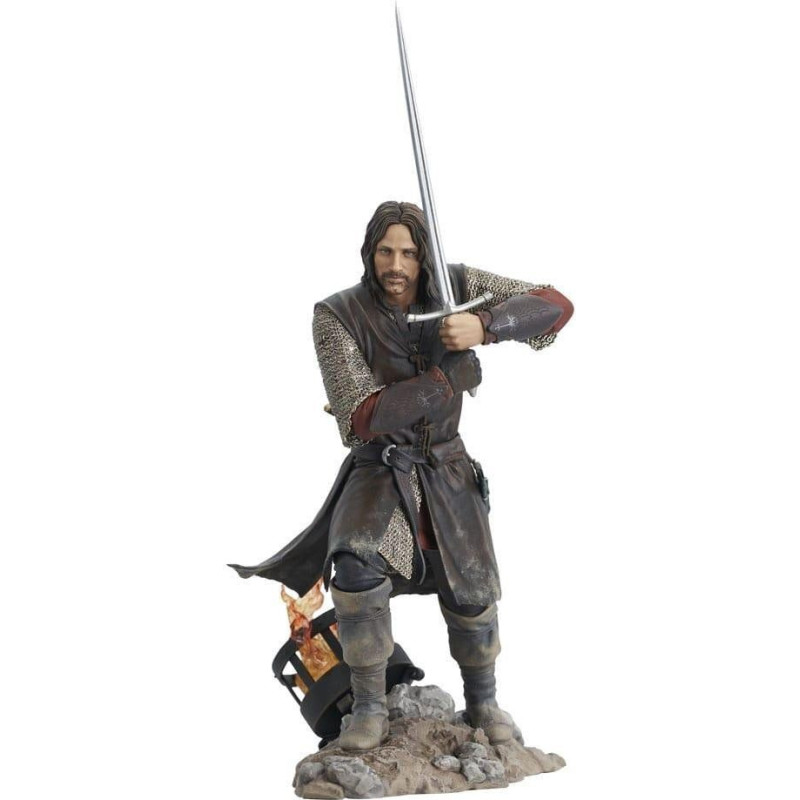 Diamond Comic Distributors Diamond Lord of the Rings - Aragorn PVC Statue (10) (APR232210)