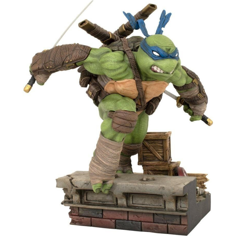 Diamond Comic Distributors Diamond Teenage Mutant Ninja Turtle Gallery - Leonardo PVC Statue (23cm) (JAN232416)