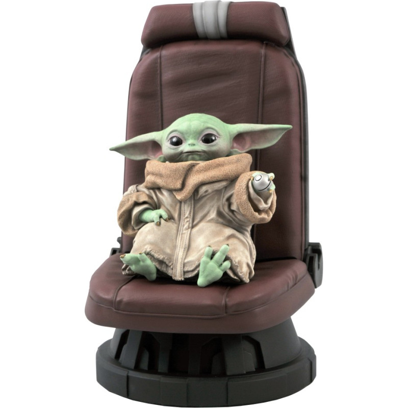 Diamond Comic Distributors Diamond Disney Star Wars: The Mandalorian - The Child in Co-Pilot Seat Statue (1/2) (AUG202092)